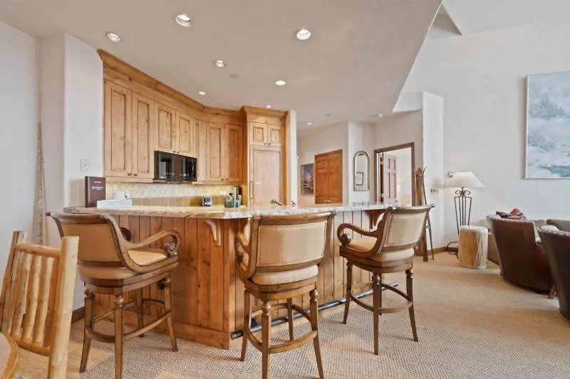 Highlands 401 By East West Hospitality *