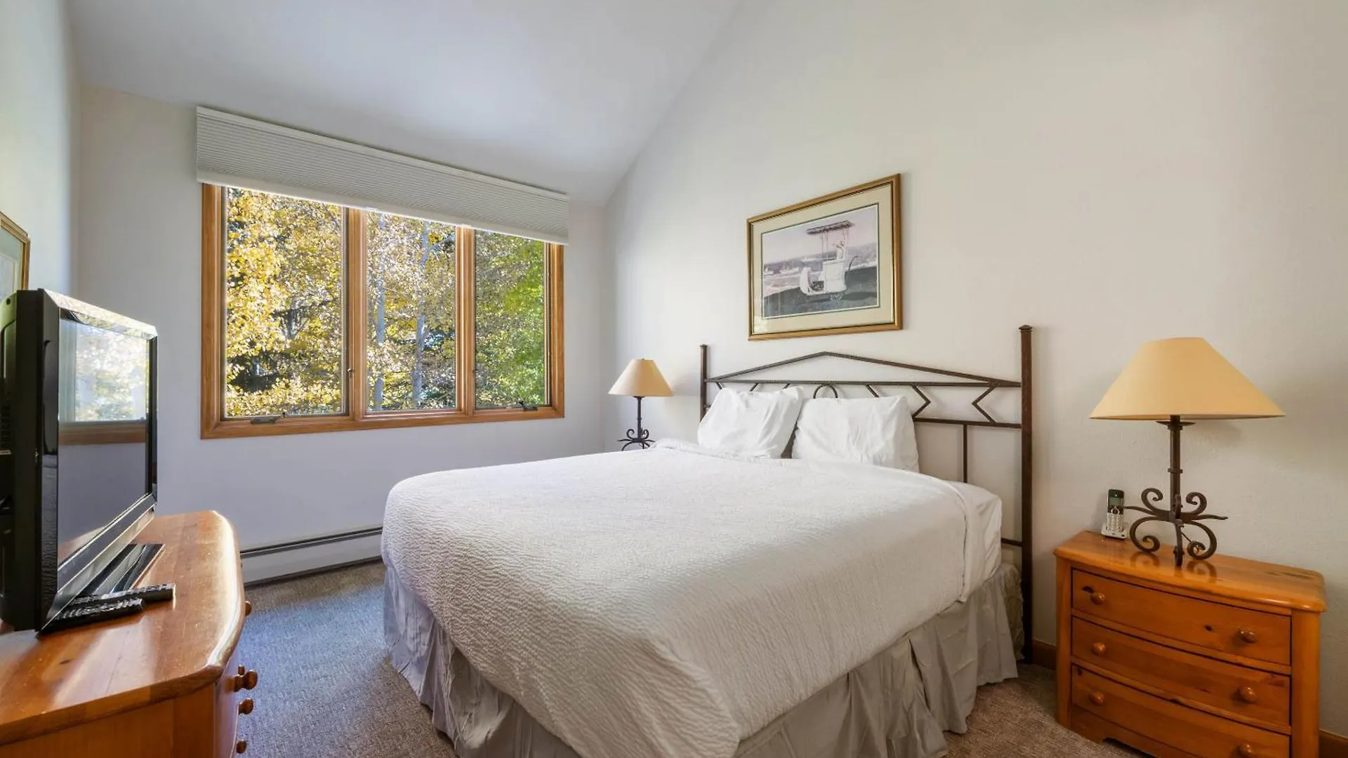 Highlands 406 By East West Hospitality