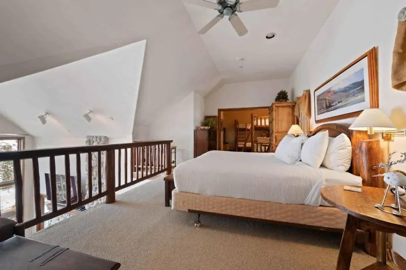 Highlands 401 By East West Hospitality Apartment *