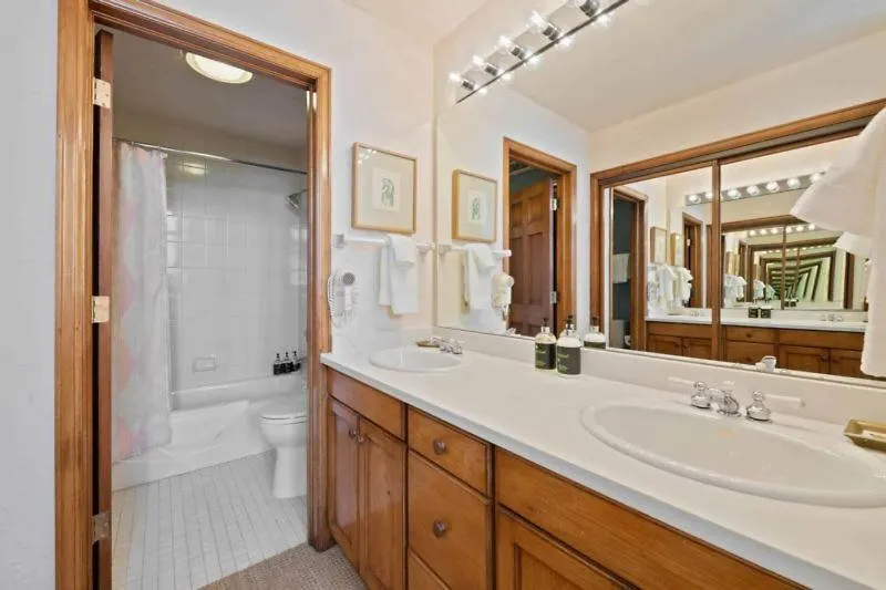 Highlands 401 By East West Hospitality Apartment *