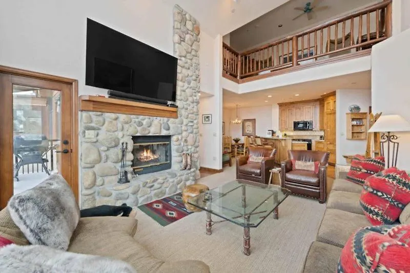 Highlands 401 By East West Hospitality Apartment