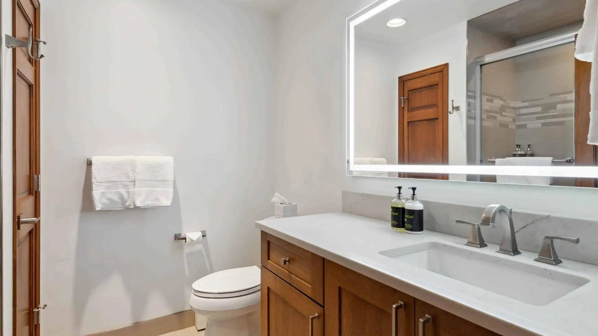 Highlands 303 By East West Hospitality *