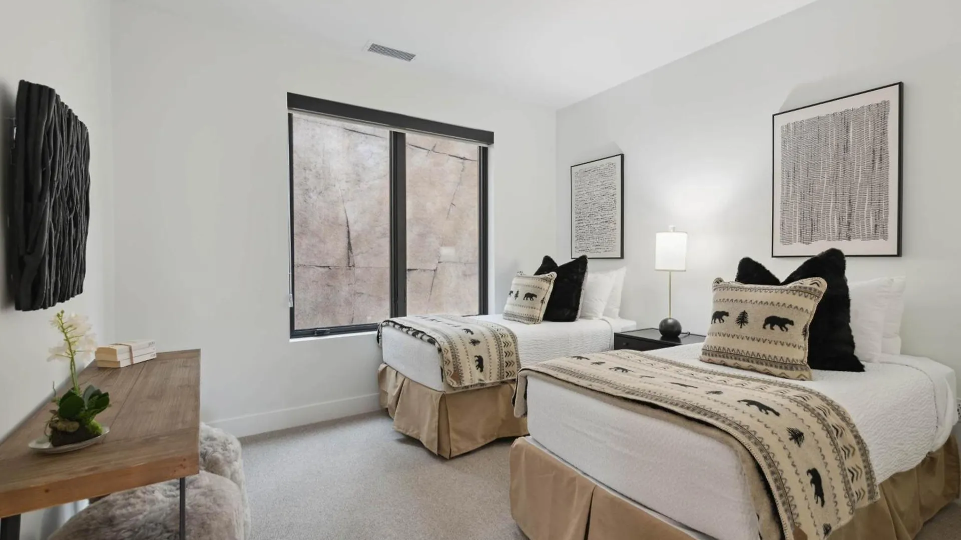 Frontgate Townhome 01 By East West Hospitality