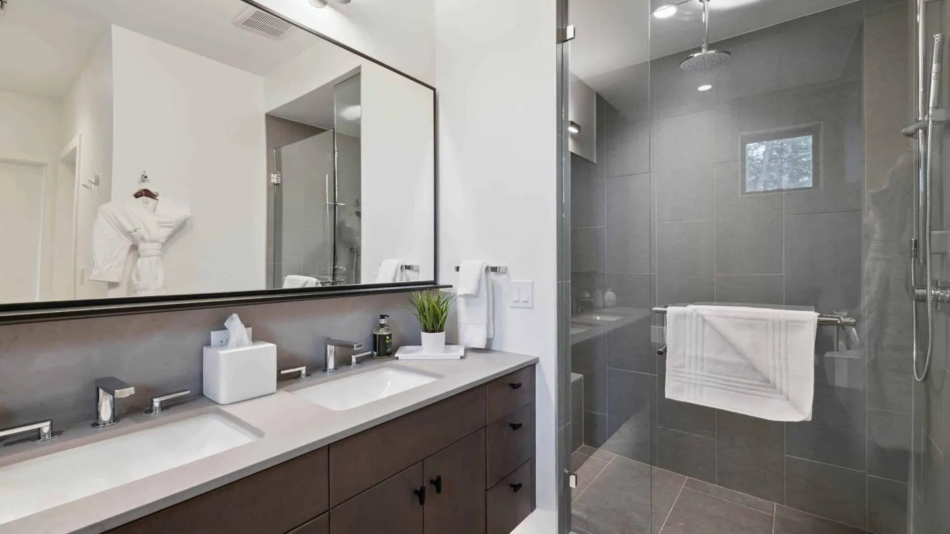 Frontgate Townhome 01 By East West Hospitality *