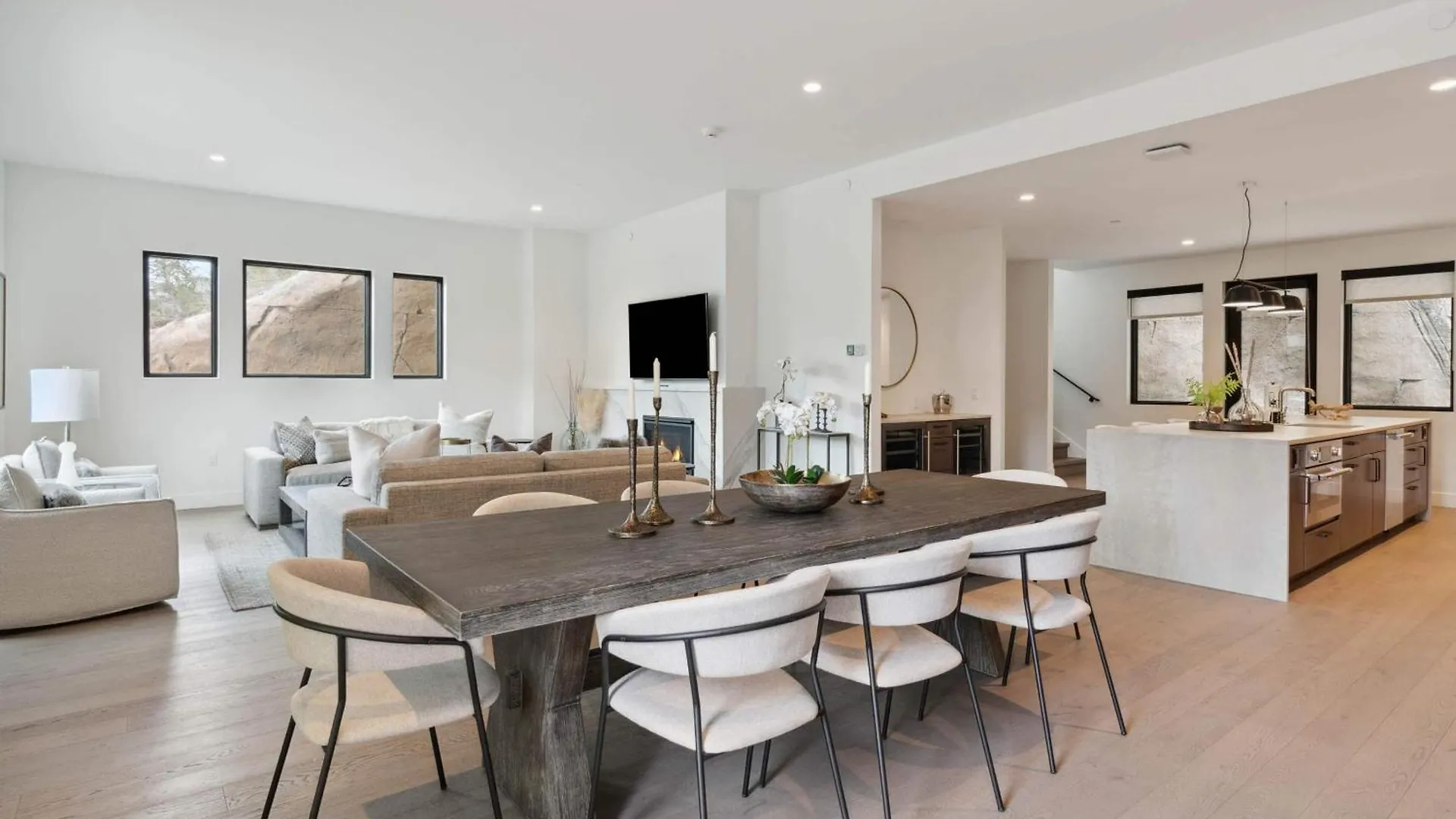 Frontgate Townhome 01 By East West Hospitality
