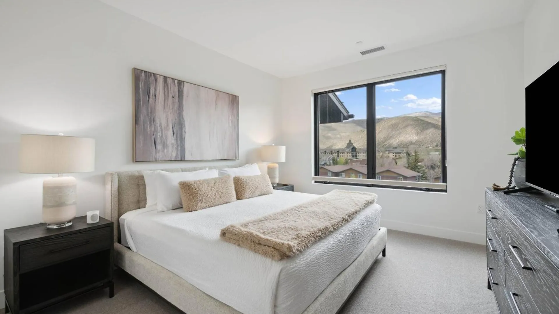 Frontgate Townhome 01 By East West Hospitality Apartment
