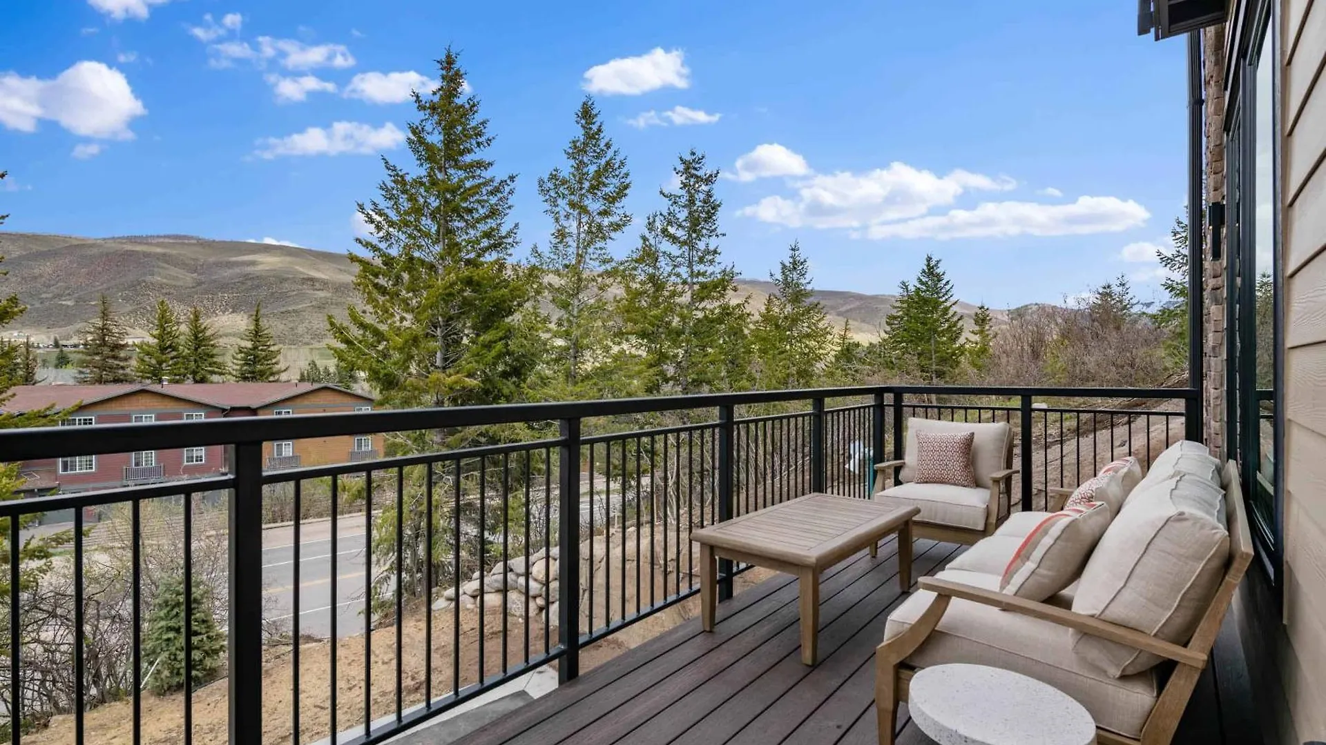Frontgate Townhome 01 By East West Hospitality