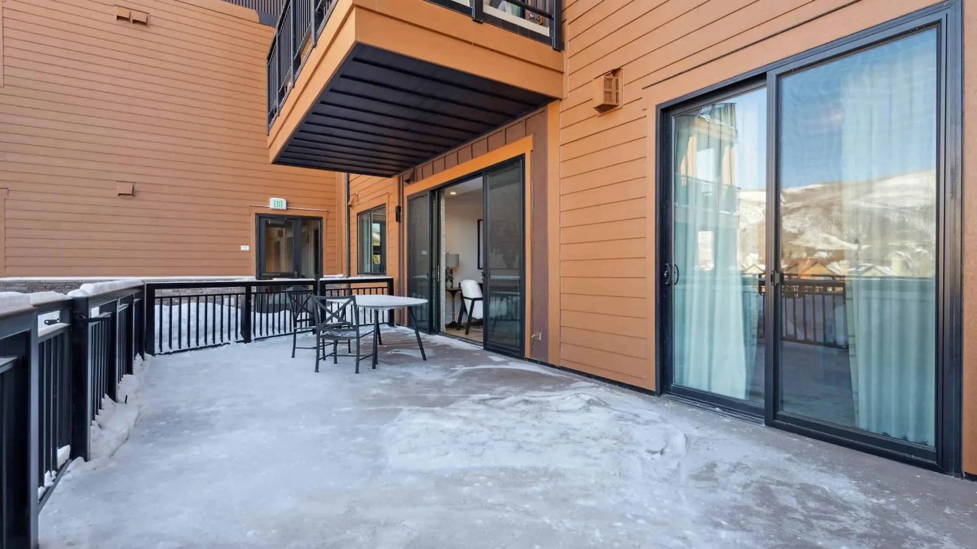 Frontgate 210 By East West Hospitality *