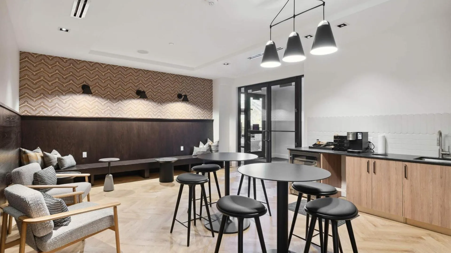 Frontgate 210 By East West Hospitality Apartment *