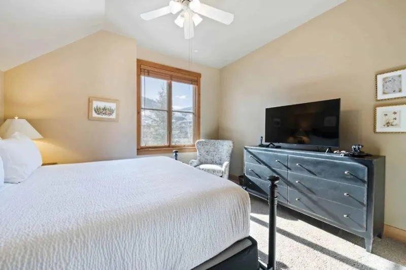 Montane 225 By East West Hospitality Apartment
