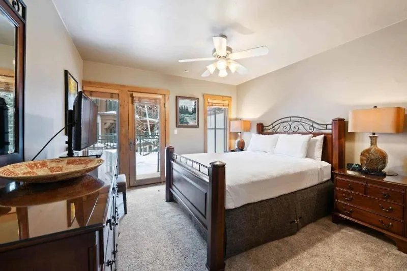 Montane 225 By East West Hospitality Apartment *