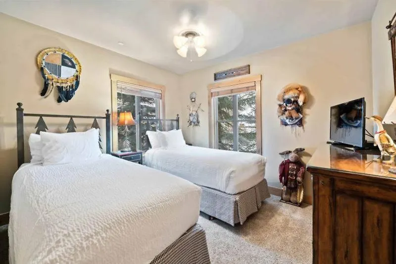 Montane 225 By East West Hospitality Apartment *