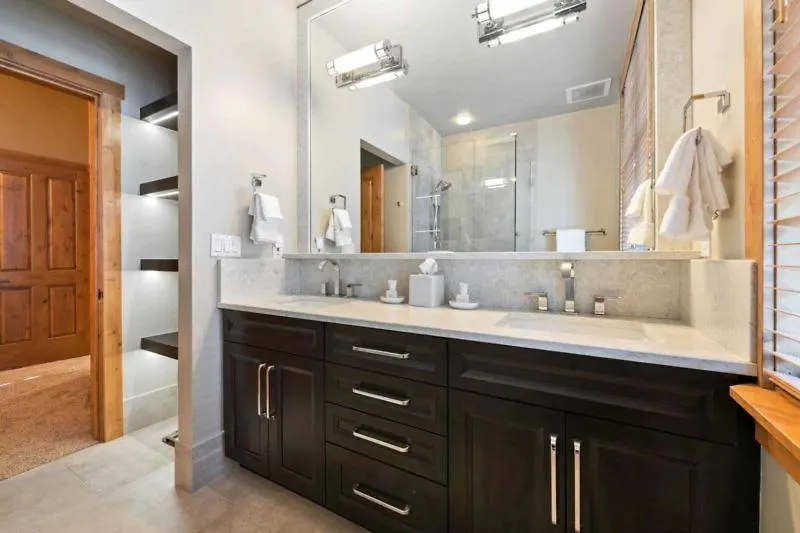 Montane 225 By East West Hospitality Apartment *