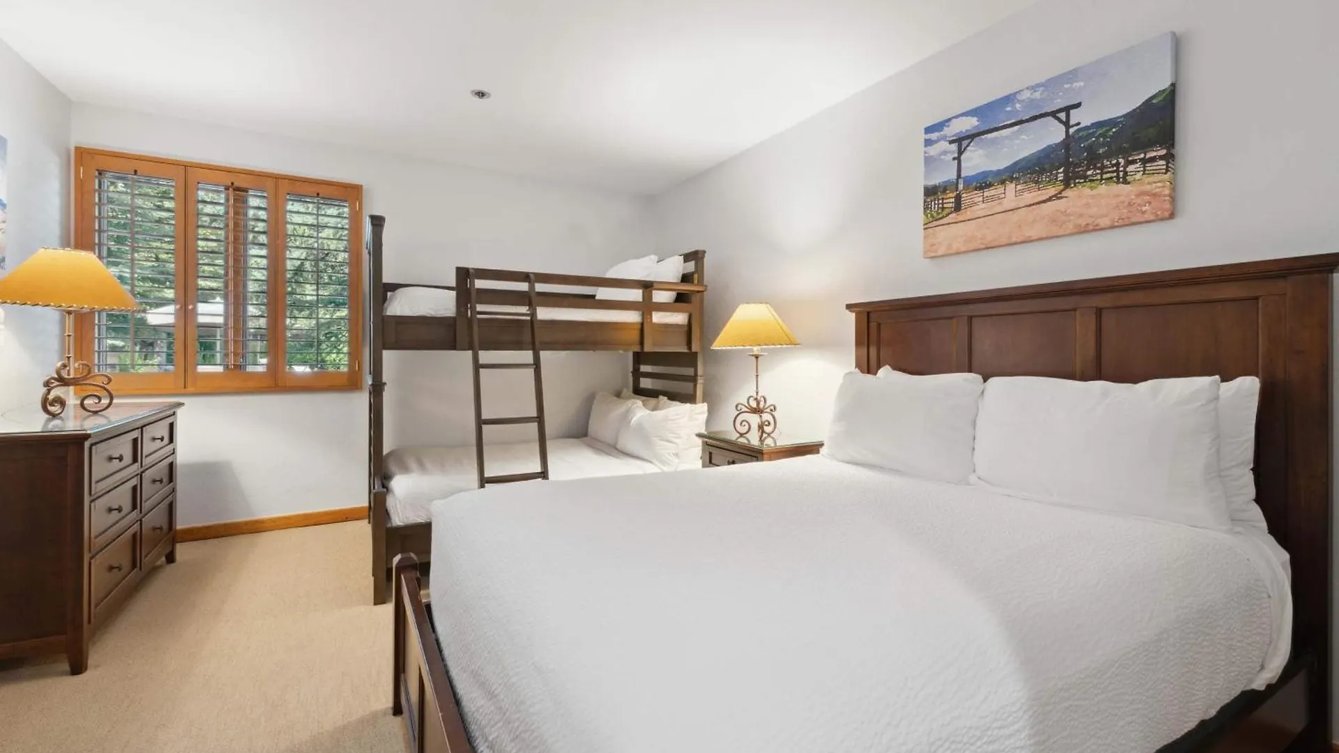 Kiva 234 By East West Hospitality