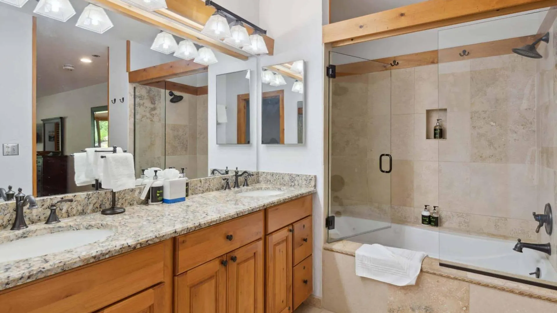 Kiva 234 By East West Hospitality *