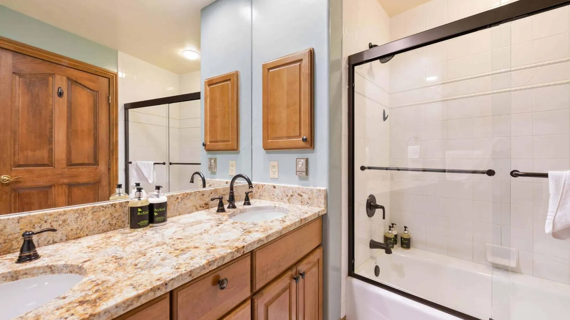 Oxford Court 305 By East West Hospitality Apartment *