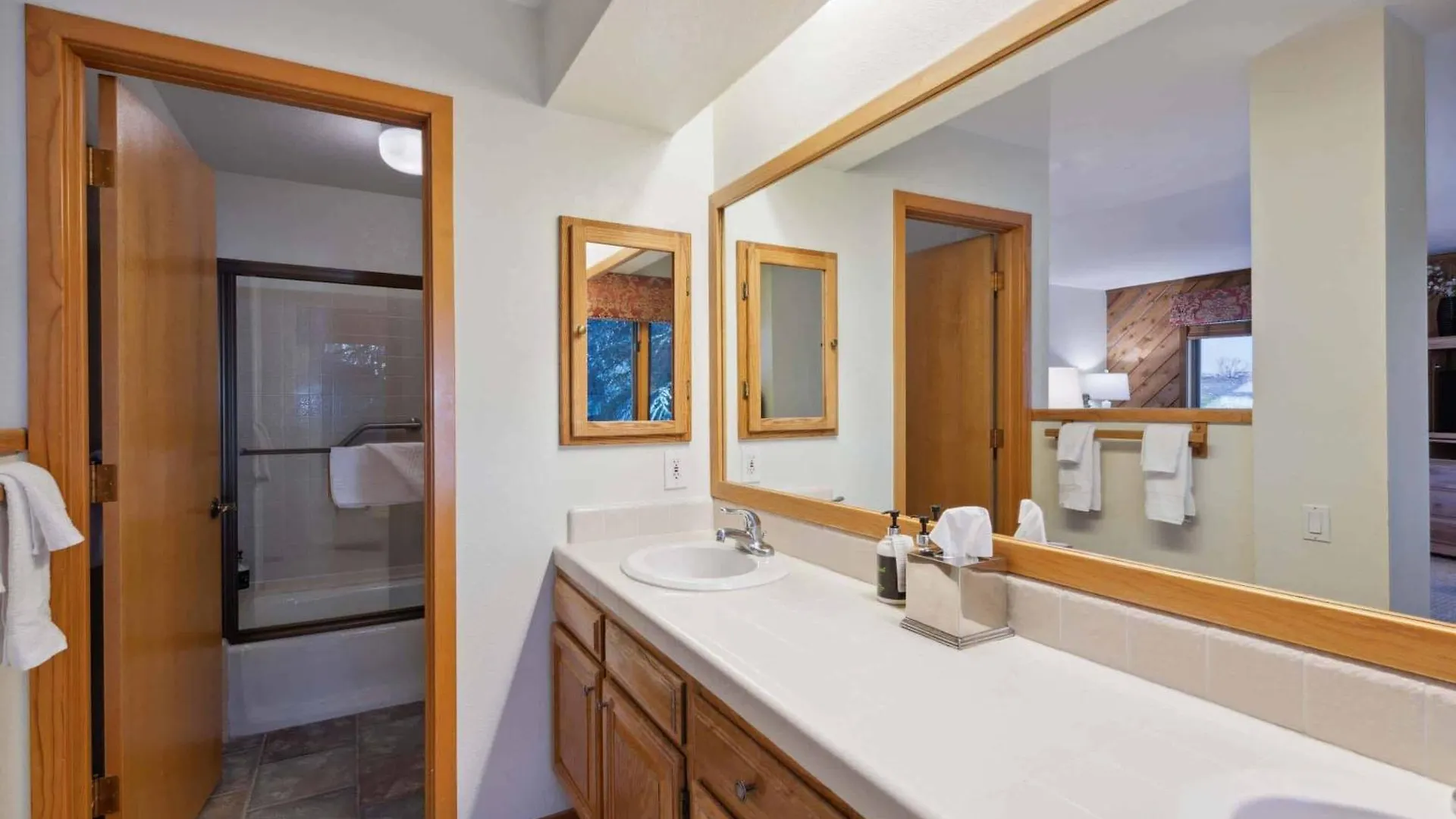 Ridgepoint Townhome 149 By East West Hospitality Apartment