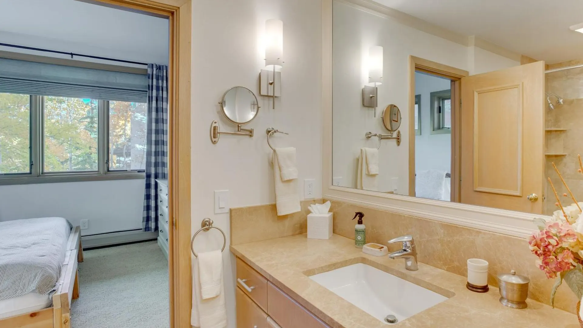Luxury True Ski-inandski-out Apartment! Beaver Creek