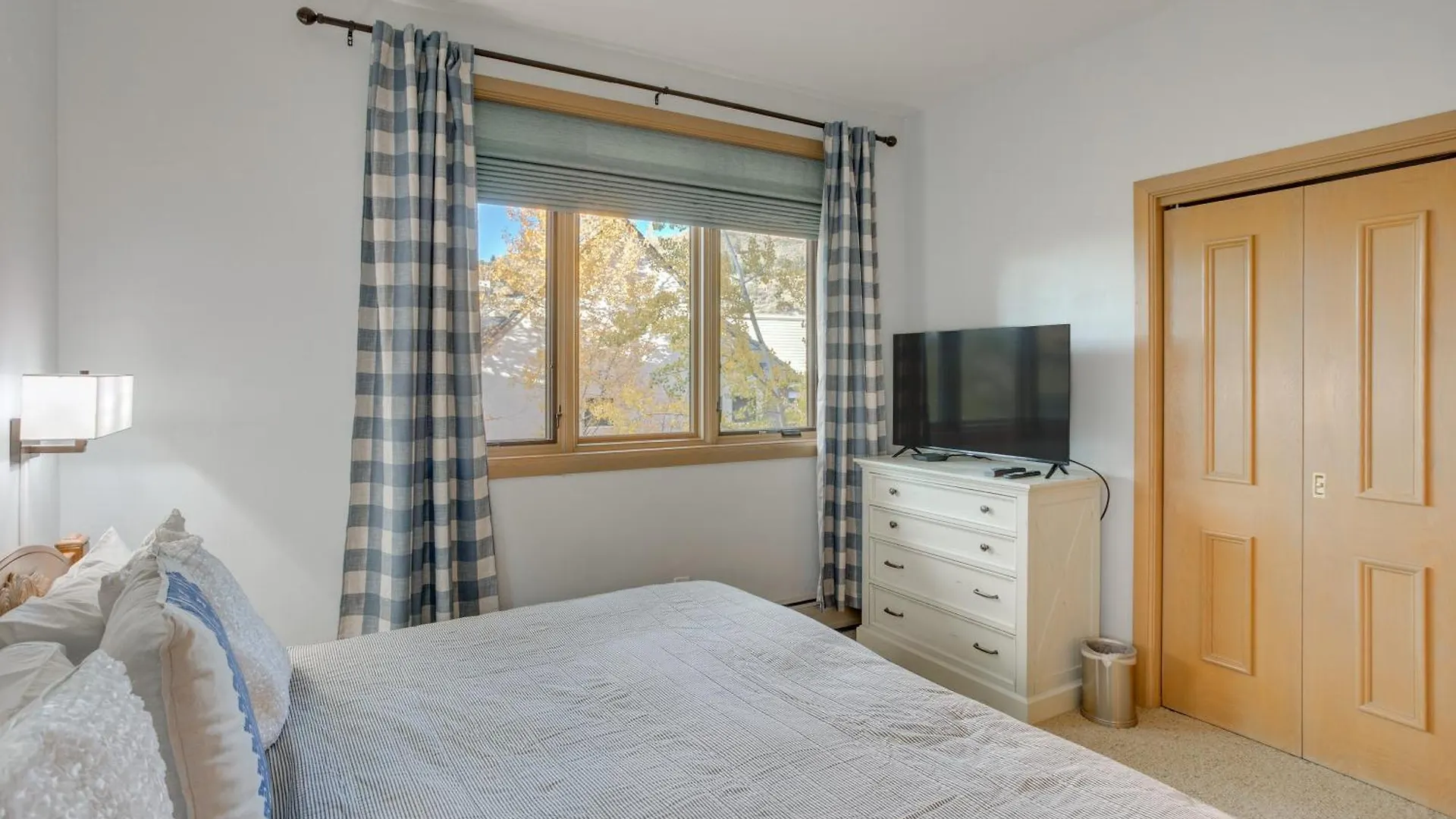 Luxury True Ski-inandski-out Apartment! Apartment *