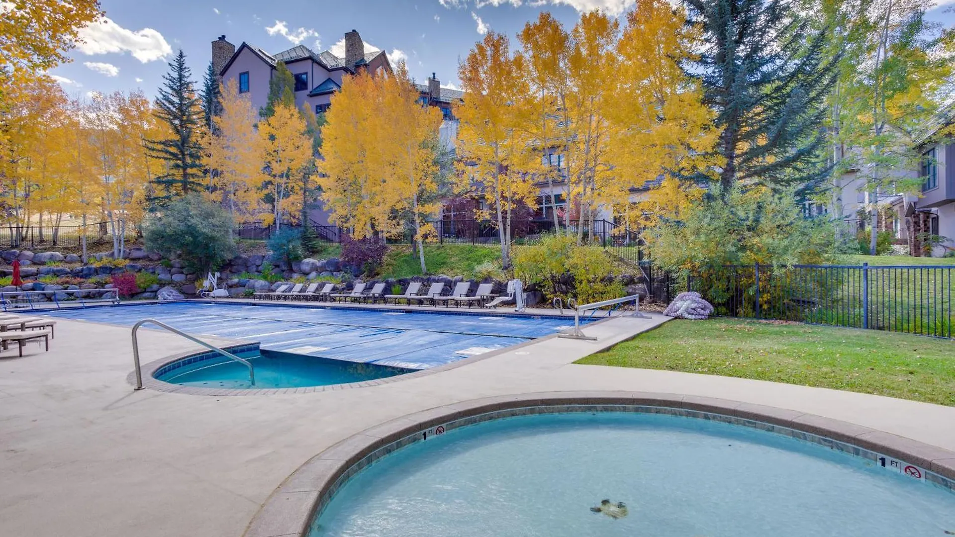 Luxury True Ski-inandski-out Apartment! Apartment *