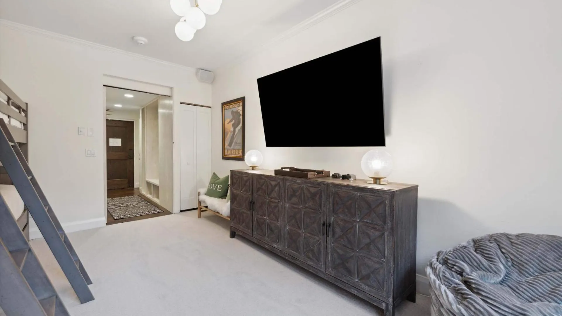 Apartment The Charter At C1305 Beaver Creek