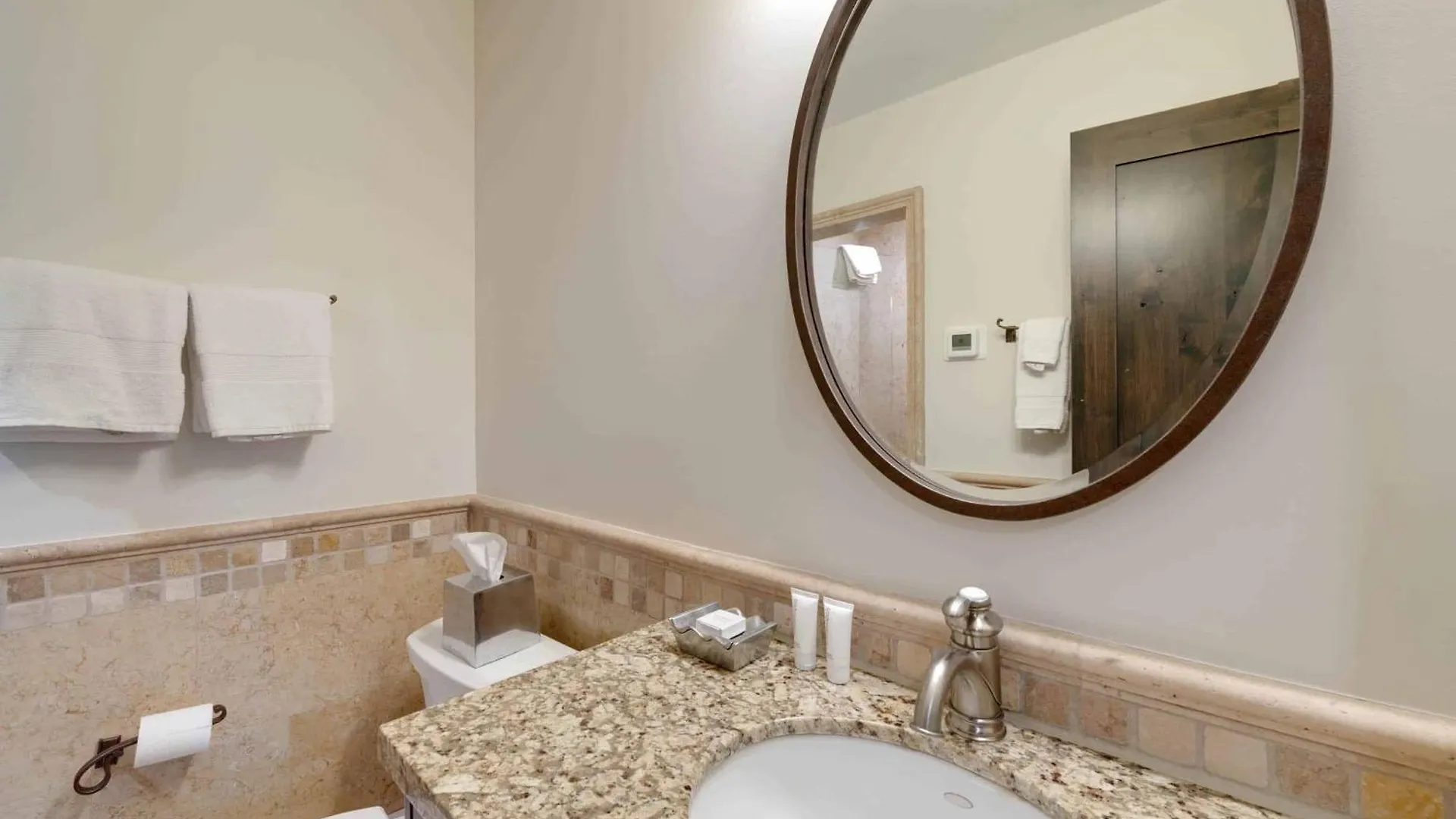 Highlands 305 By East West Hospitality