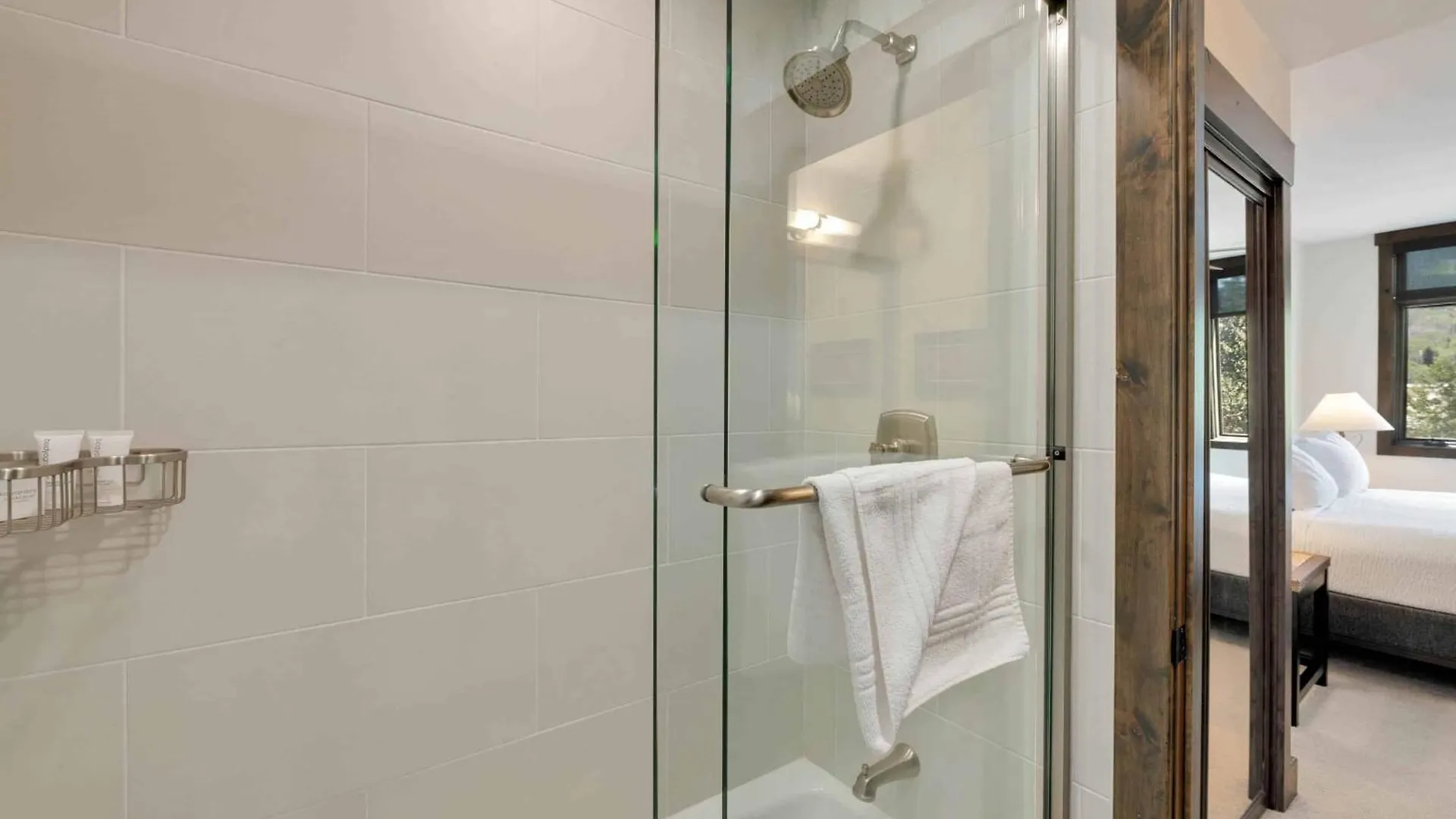 Highlands 305 By East West Hospitality