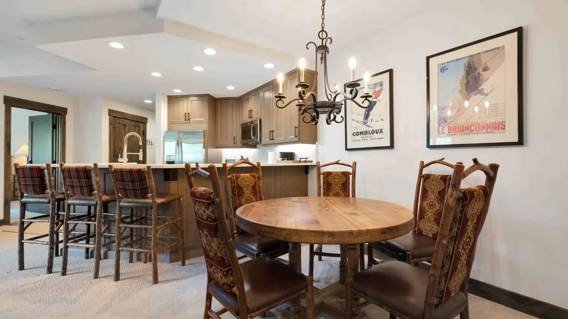 Highlands 305 By East West Hospitality