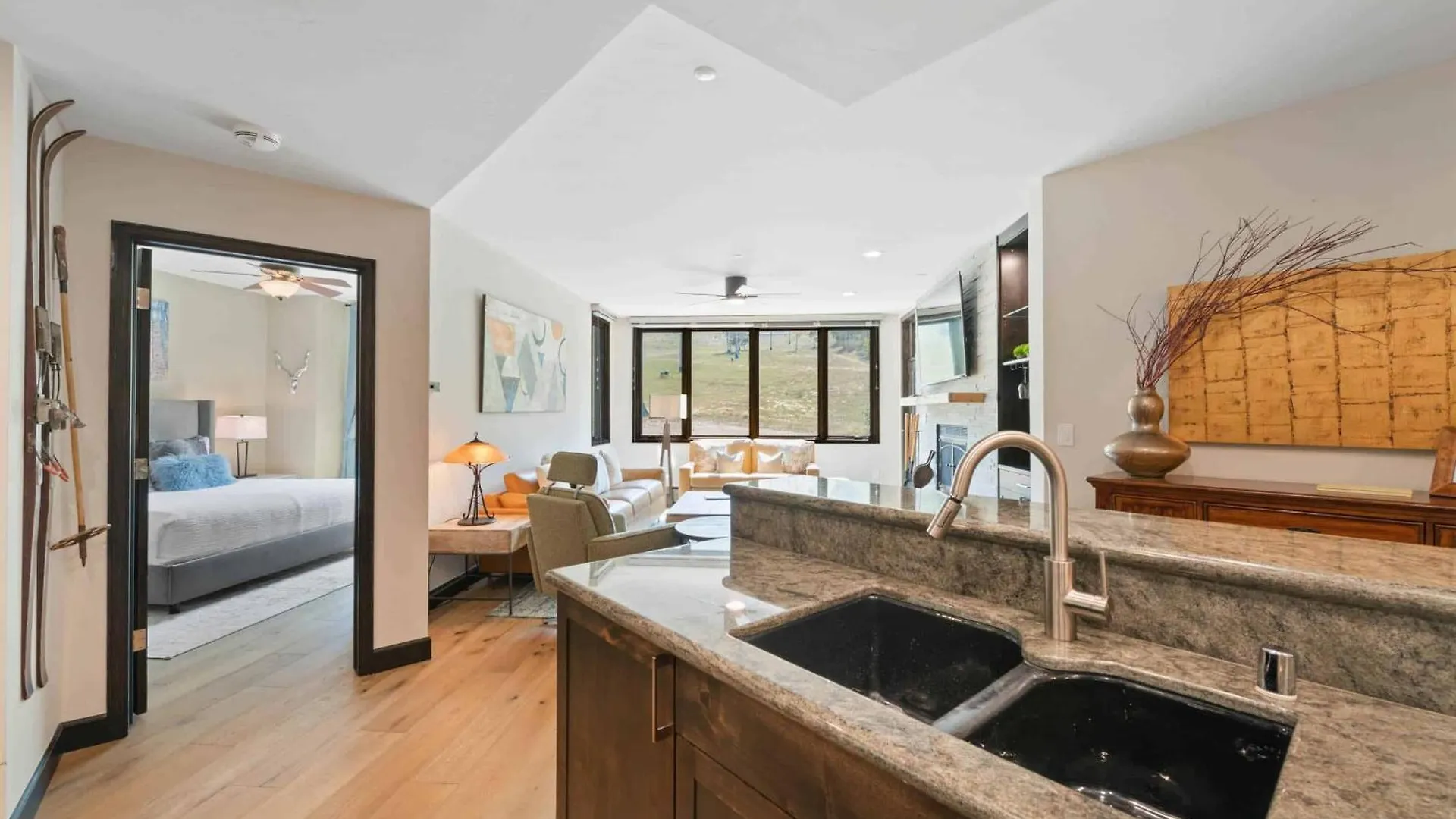 Highlands 300 By East West Hospitality Apartment