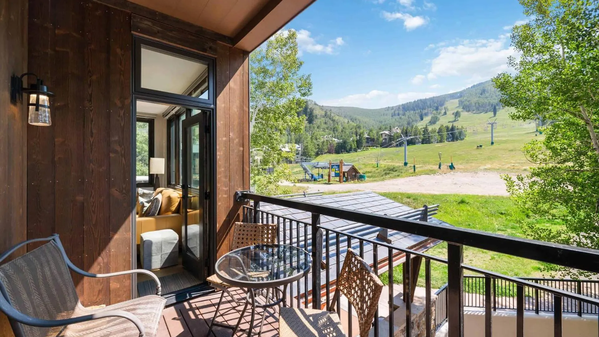Highlands 300 By East West Hospitality *