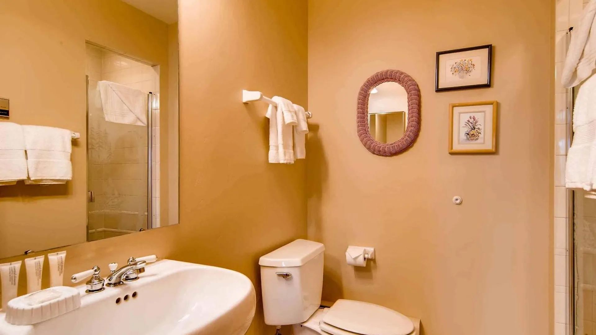 Highlands 201 By East West Hospitality Apartment *