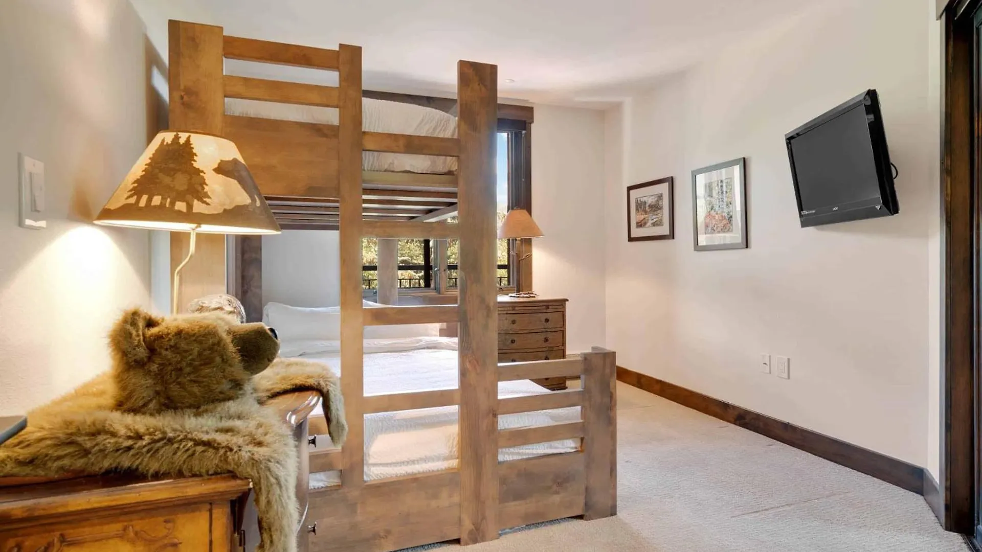 Highlands 305 By East West Hospitality