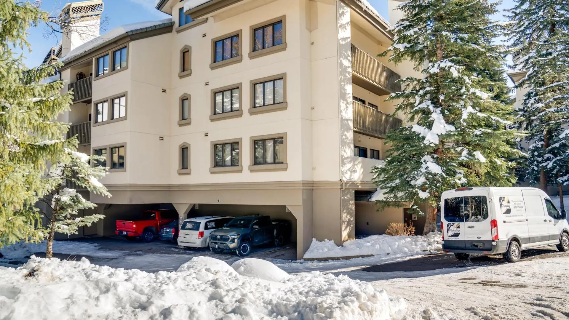 Ski-inandski-out Near Trails Apartment
