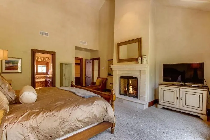 Luxury 4 Bedroom In, Out Mountain Located At The Base Of Village Beaver Creek