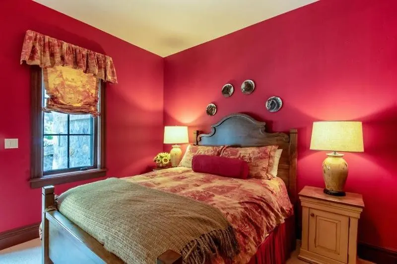 Luxury 4 Bedroom In, Out Mountain Located At The Base Of Village