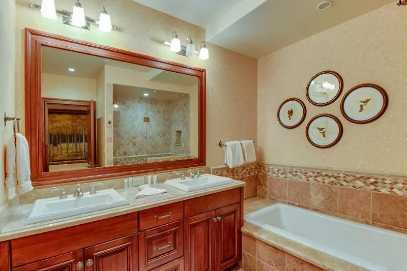 Holiday home Luxury 4 Bedroom In, Out Mountain Located At The Base Of Village Beaver Creek