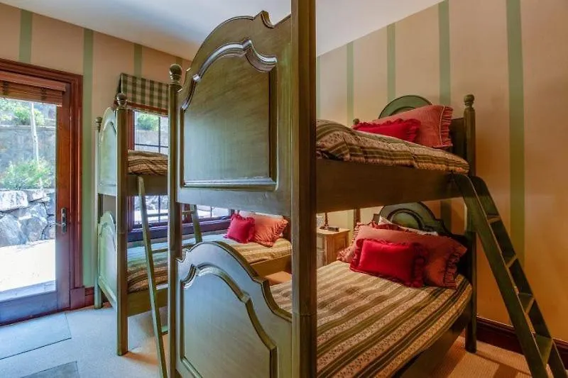Luxury 4 Bedroom In, Out Mountain Located At The Base Of Village