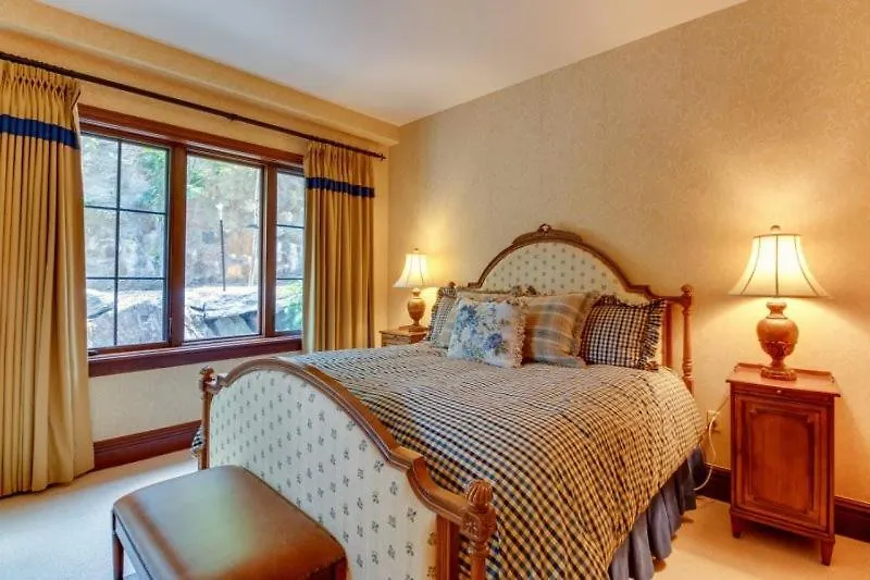 Luxury 4 Bedroom In, Out Mountain Located At The Base Of Village Holiday home *