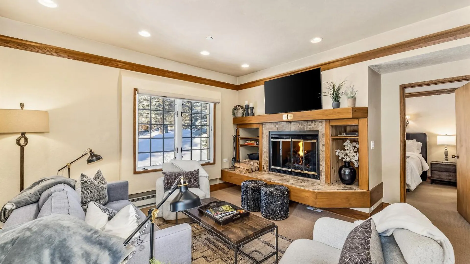 Relaxing Slope Side Ski-in Ski-out & Ground Level Patio * Beaver Creek