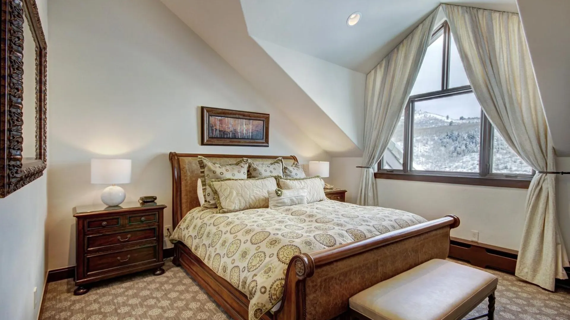 Luxury Ski-in 3 Bedroom Penthouse Inside Pines Lodge, Sleeps 10! * Beaver Creek