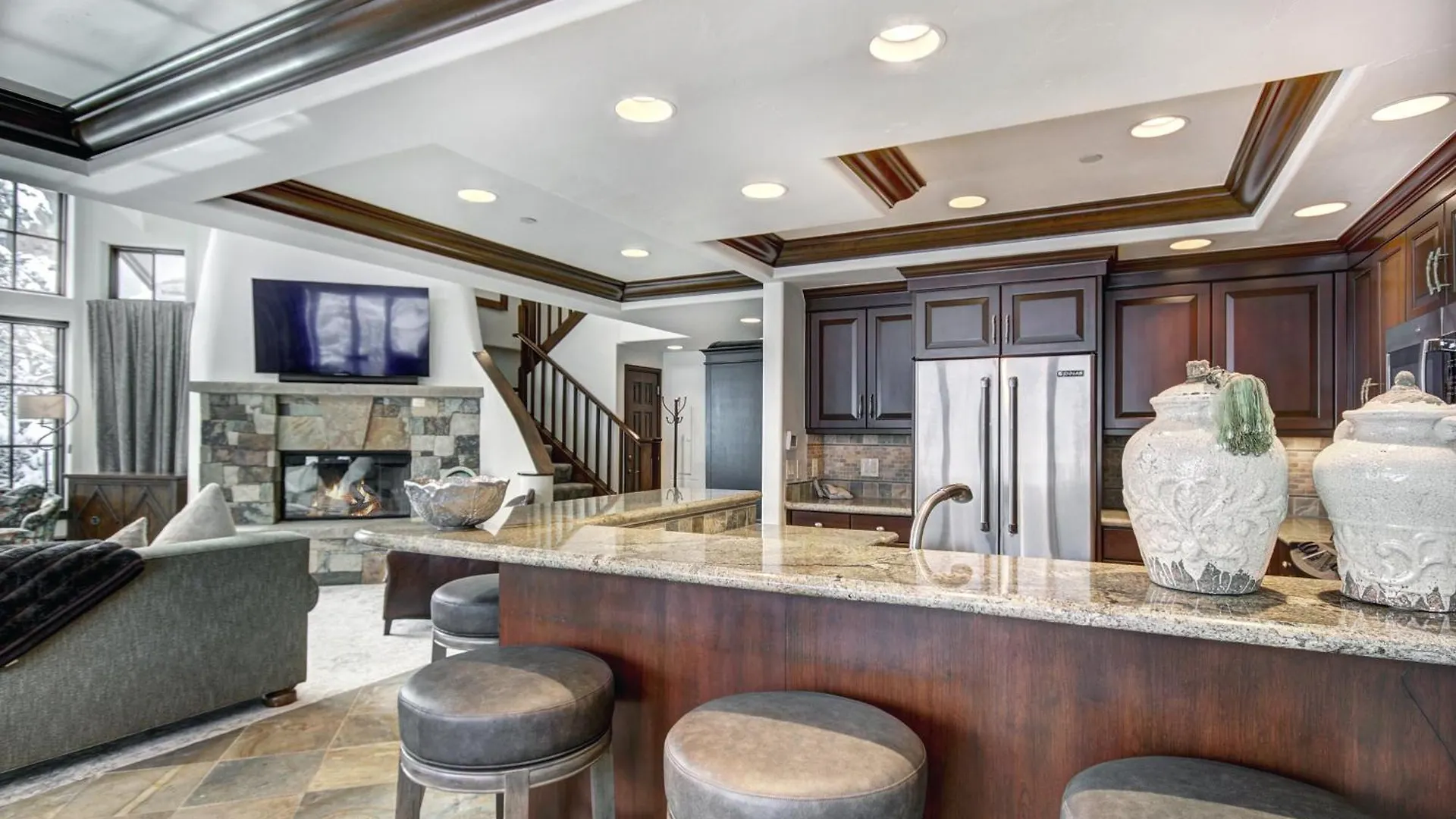 Luxury Ski-in 3 Bedroom Penthouse Inside Pines Lodge, Sleeps 10! * Beaver Creek