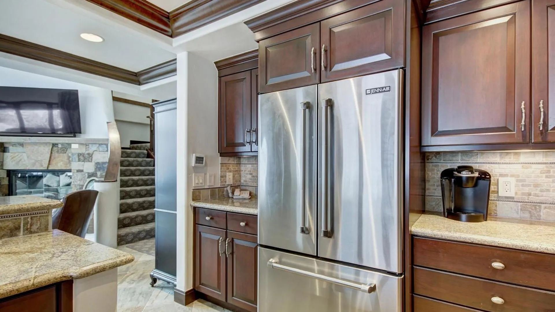 Luxury Ski-in 3 Bedroom Penthouse Inside Pines Lodge, Sleeps 10! Apartment *