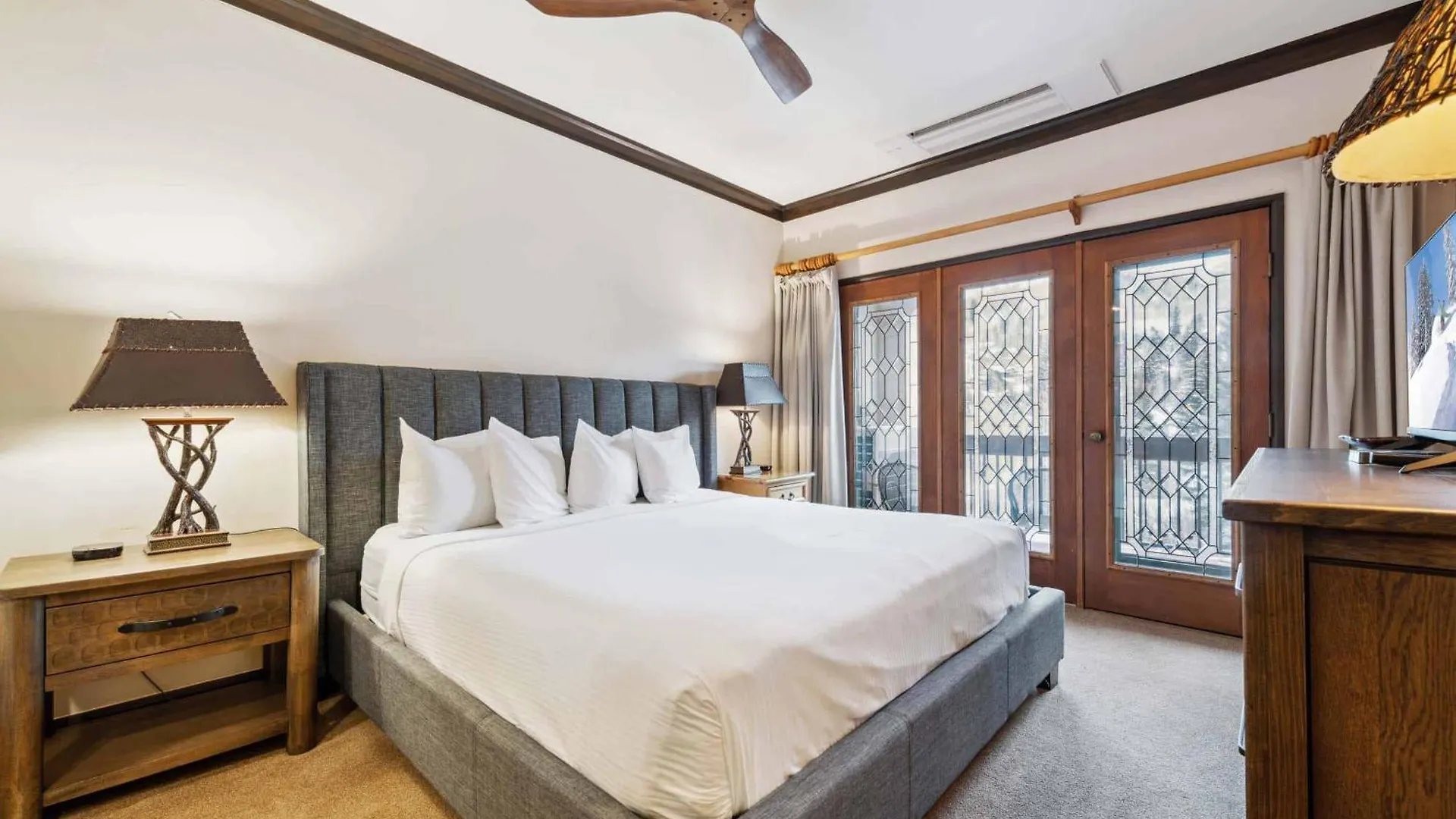 The Charter At A340 Apartment *