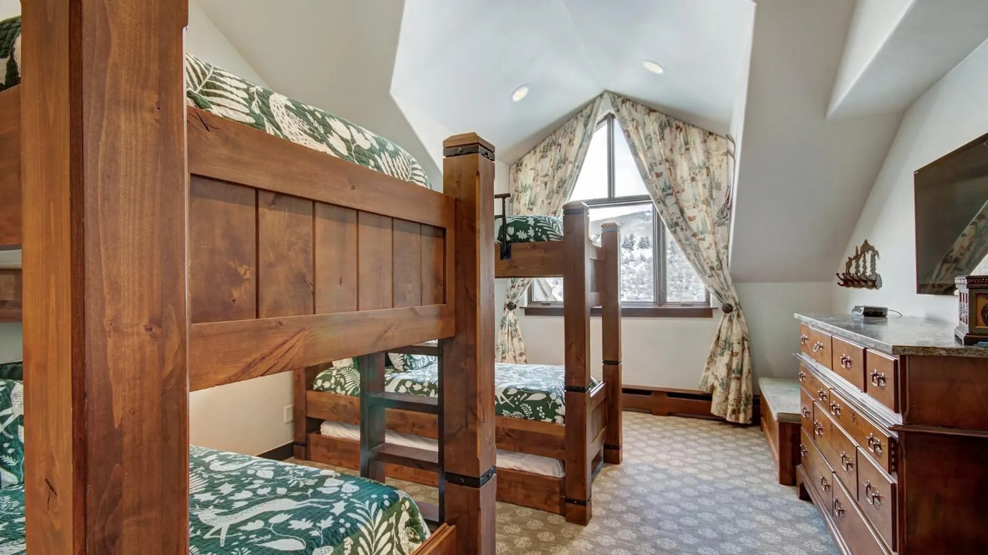 The Pines Lodge, A Rockresort Resort 4*