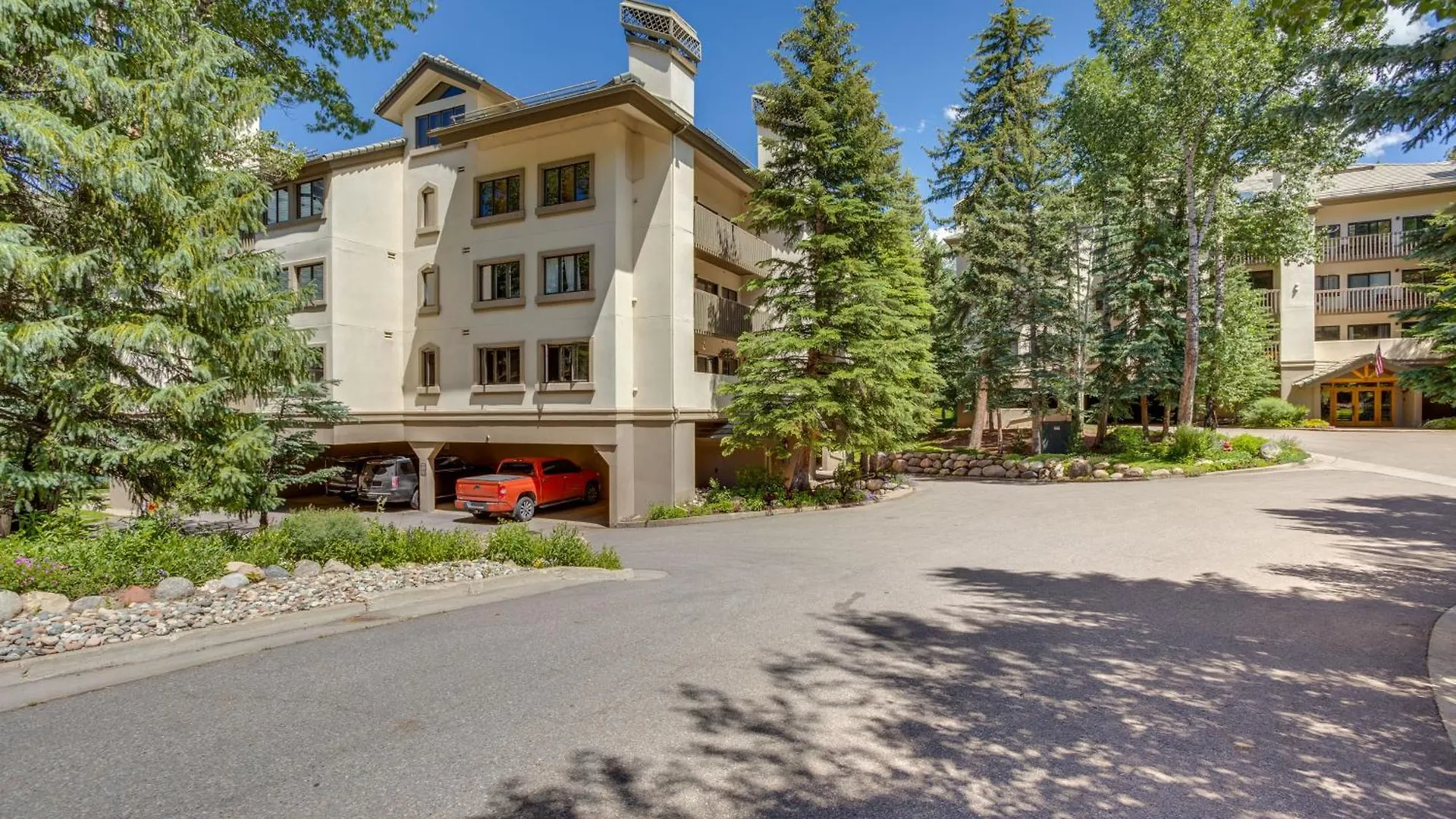 Apartment Ski-inandski-out Near Trails
