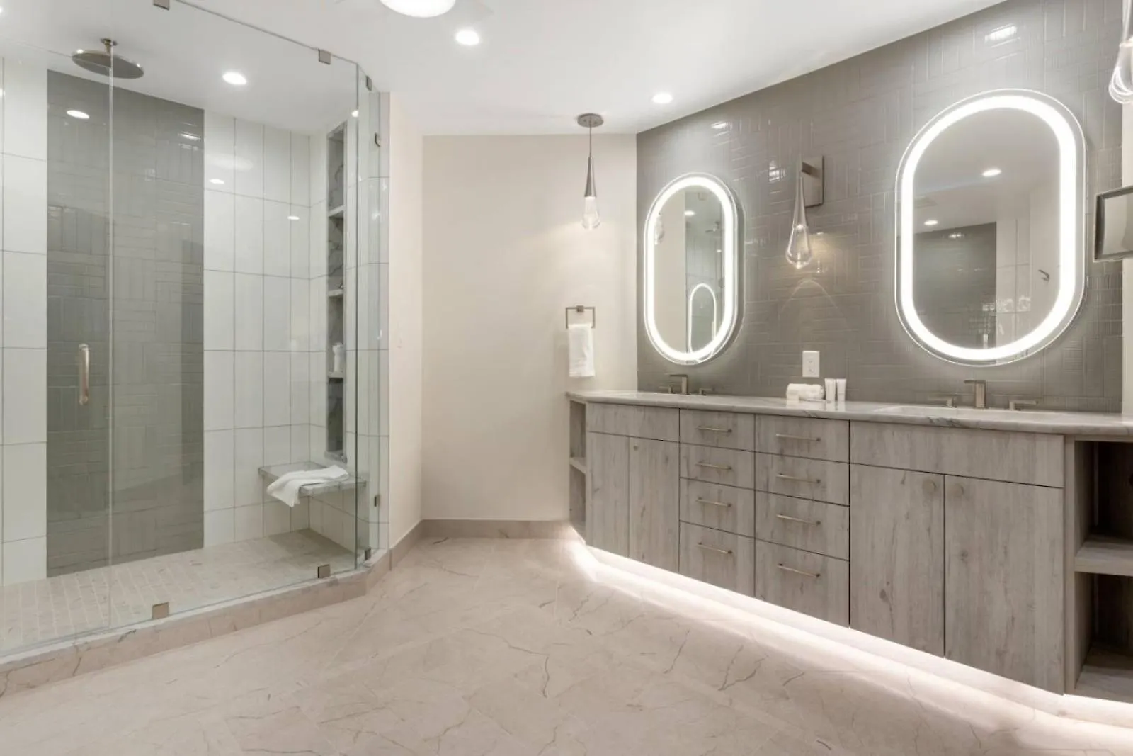 Luxury 3 Bedroom In The Heart Of Village With Heated Pool Apartmán Beaver Creek