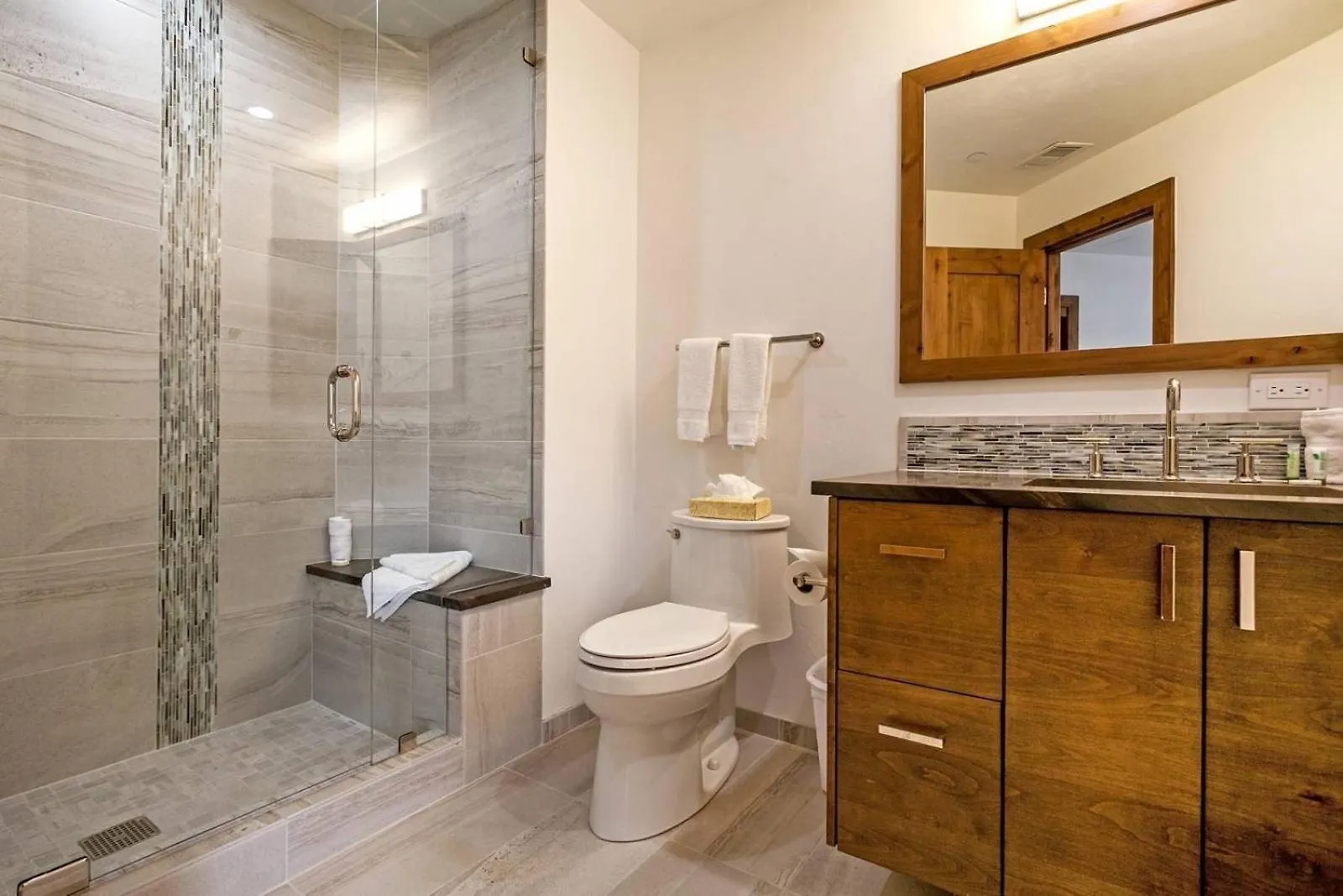 Luxe 4 Bedroom With In, Out Access