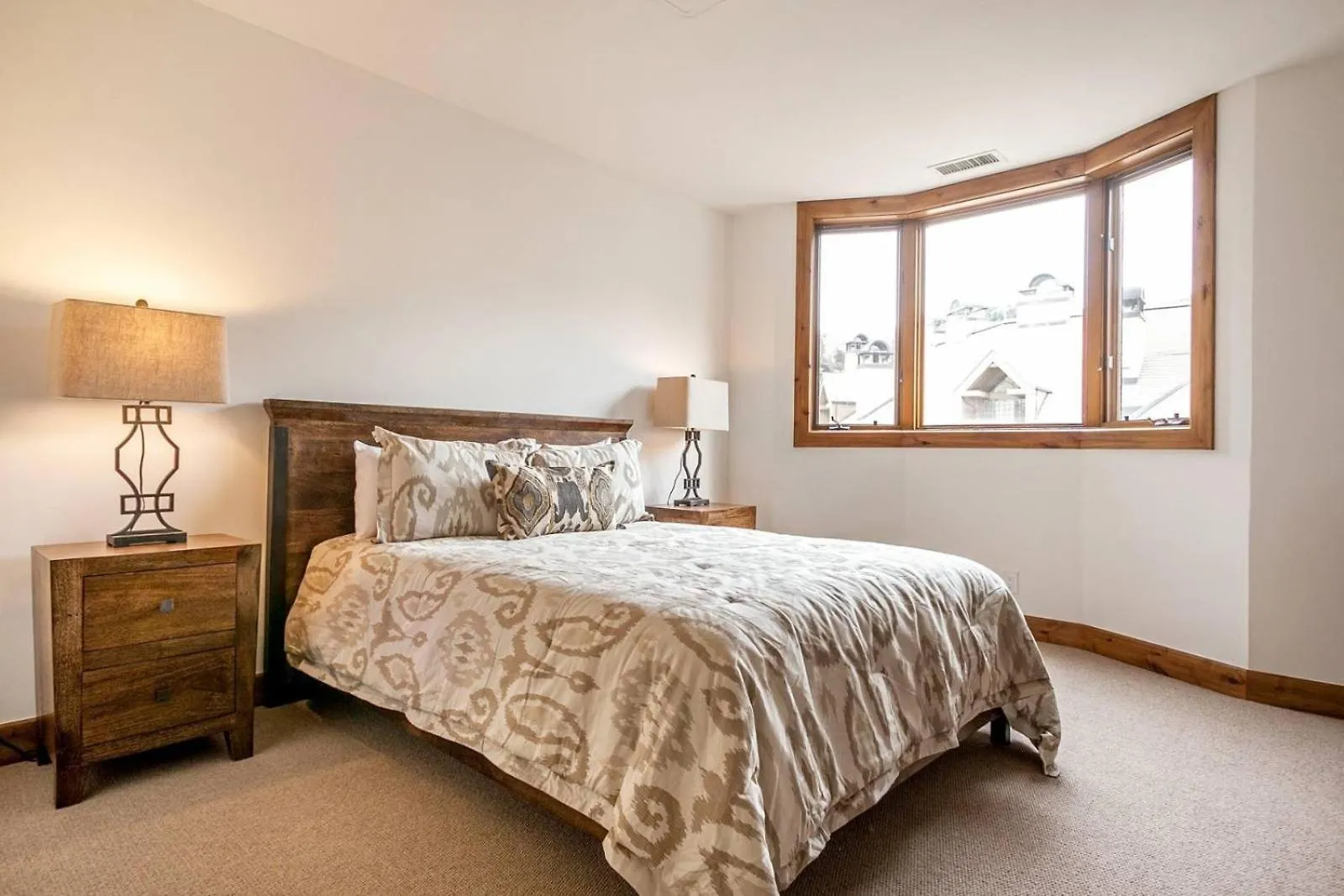 Luxe 4 Bedroom With In, Out Access * Beaver Creek