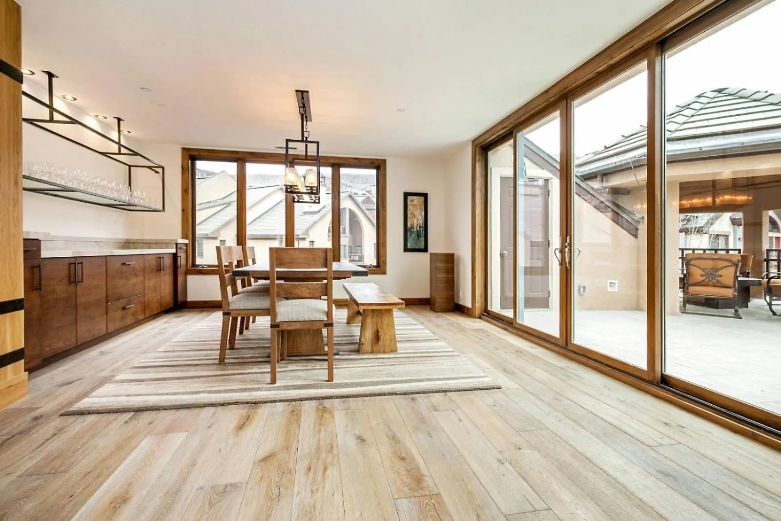 Luxe 4 Bedroom With In, Out Access
