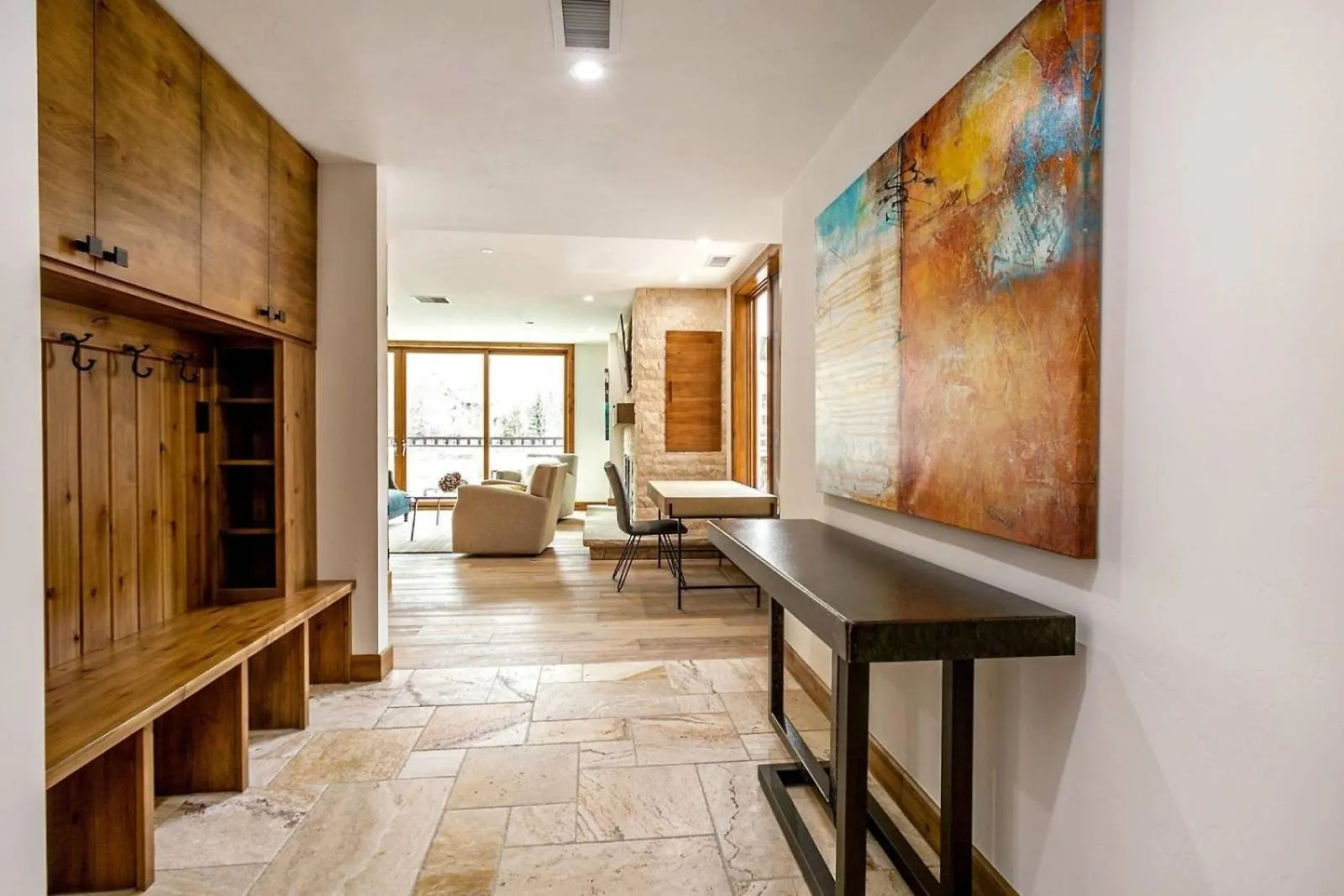 Luxe 4 Bedroom With In, Out Access Apartment Beaver Creek